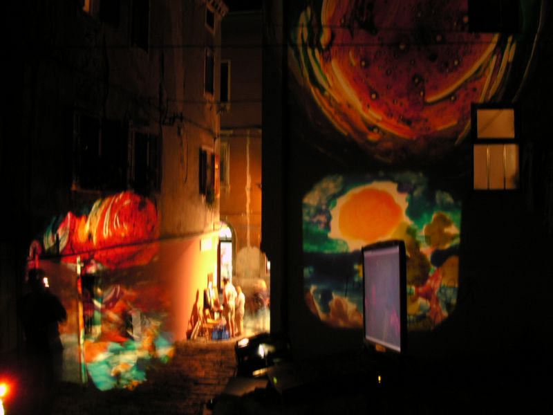 Svjetlostna umjetnost na ulici u Puli 2003.